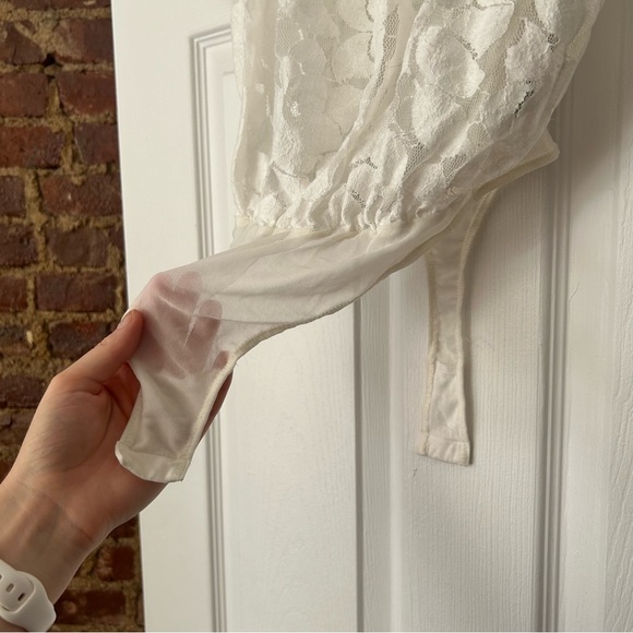 puff sleeve lace bodysuit - Picture 2 of 3